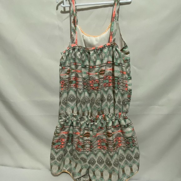 Romper ❤️ Sleeveless Printed Romper Size M(7/8) (PRE-LOVED) - Picture 4 of 6